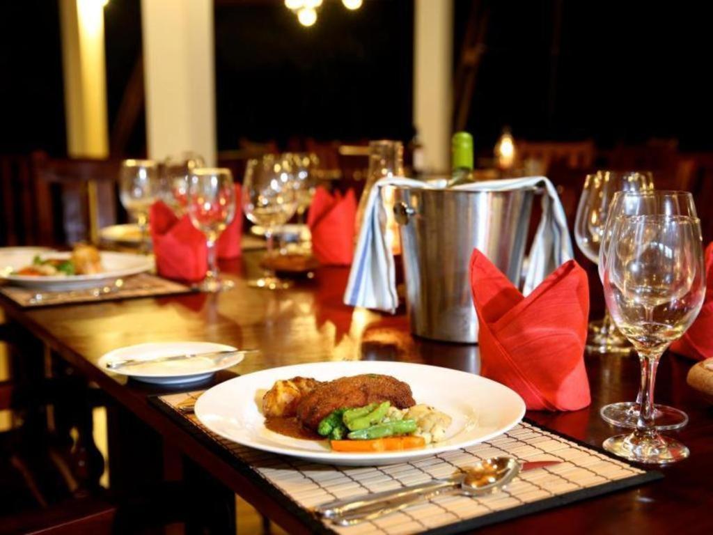 בנטוטה Whispering Palms Hotel מראה חיצוני תמונה