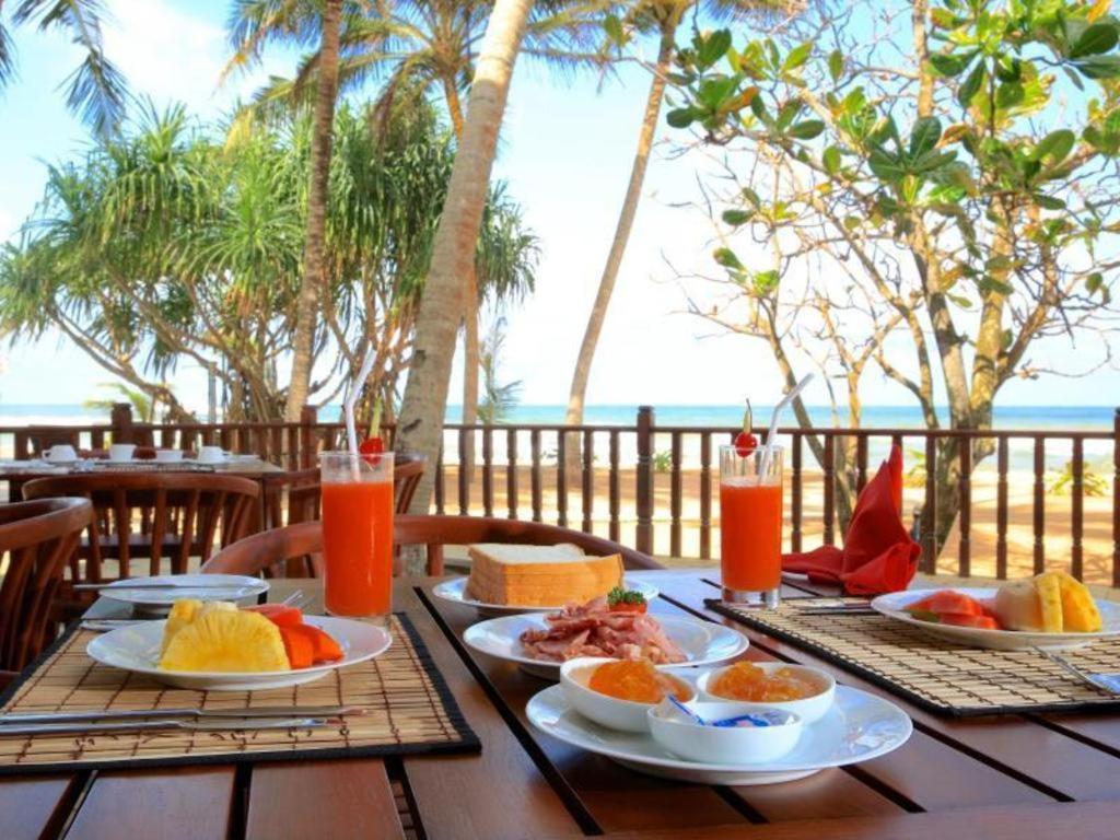 בנטוטה Whispering Palms Hotel מראה חיצוני תמונה